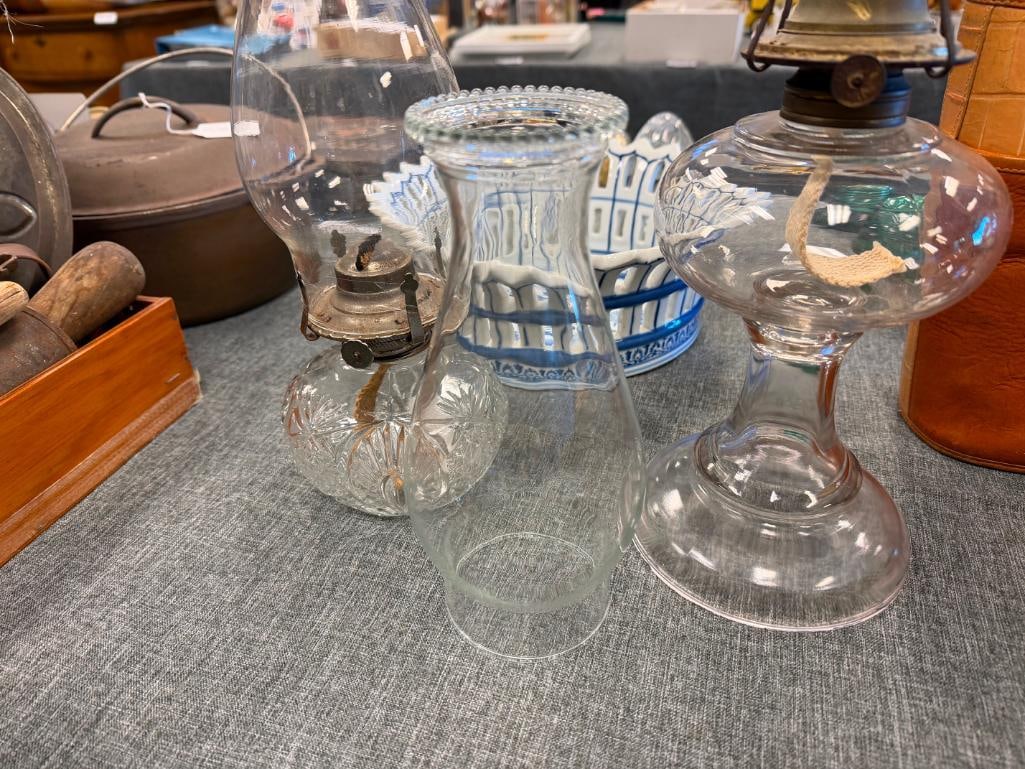 LAMPLIGHT FARMS PRESSED GLASS OIL LAMP AND VINTAGE CLEAR PRESSED GLASS OIL LAMP - 15