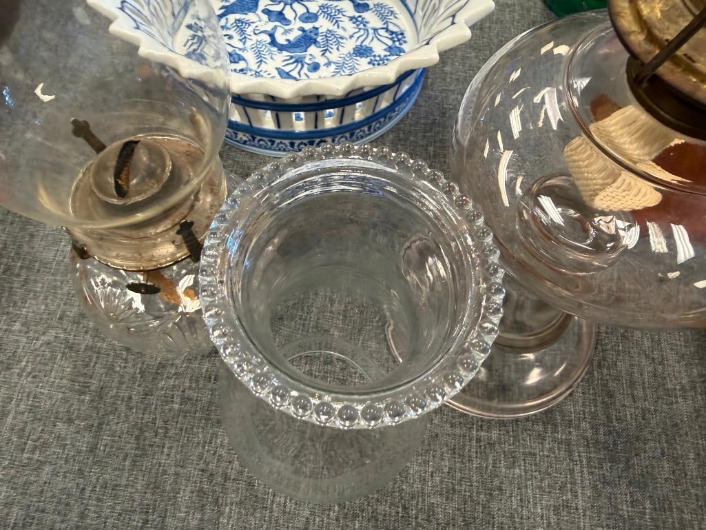 LAMPLIGHT FARMS PRESSED GLASS OIL LAMP AND VINTAGE CLEAR PRESSED GLASS OIL LAMP - 16