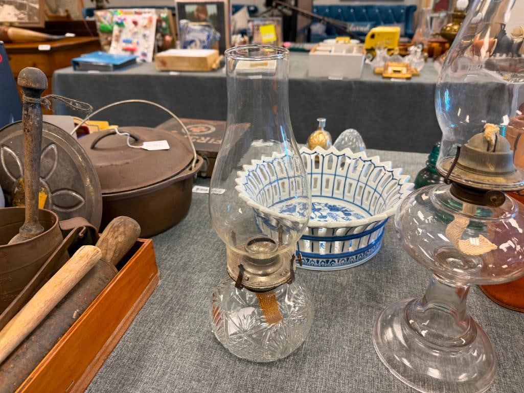 LAMPLIGHT FARMS PRESSED GLASS OIL LAMP AND VINTAGE CLEAR PRESSED GLASS OIL LAMP - 3