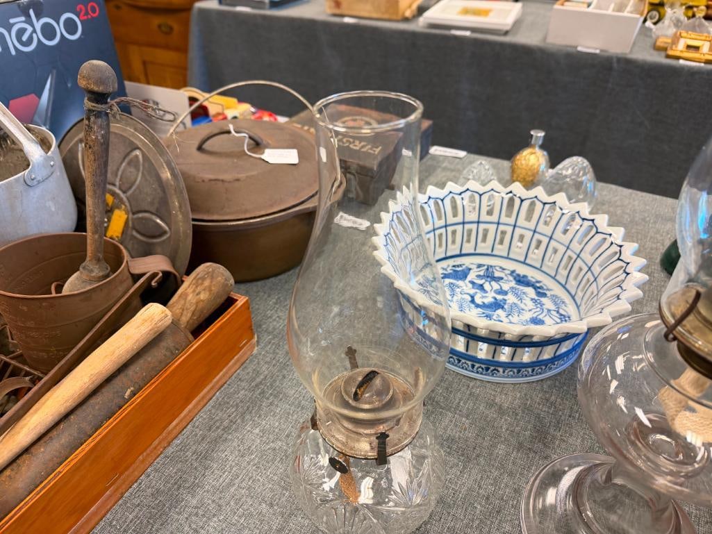 LAMPLIGHT FARMS PRESSED GLASS OIL LAMP AND VINTAGE CLEAR PRESSED GLASS OIL LAMP - 9
