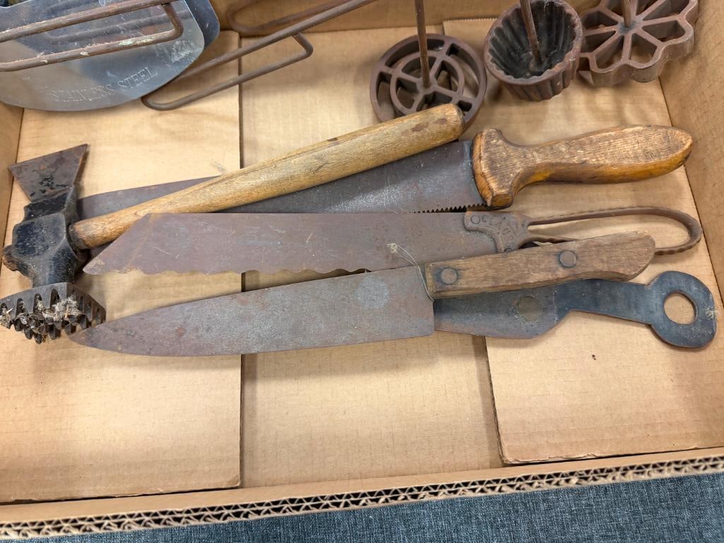 ANTIQUE AND VINTAGE KITCHEN / BUTCHER KNIVES AND ROSETTE IRONS / MOLDS - 12