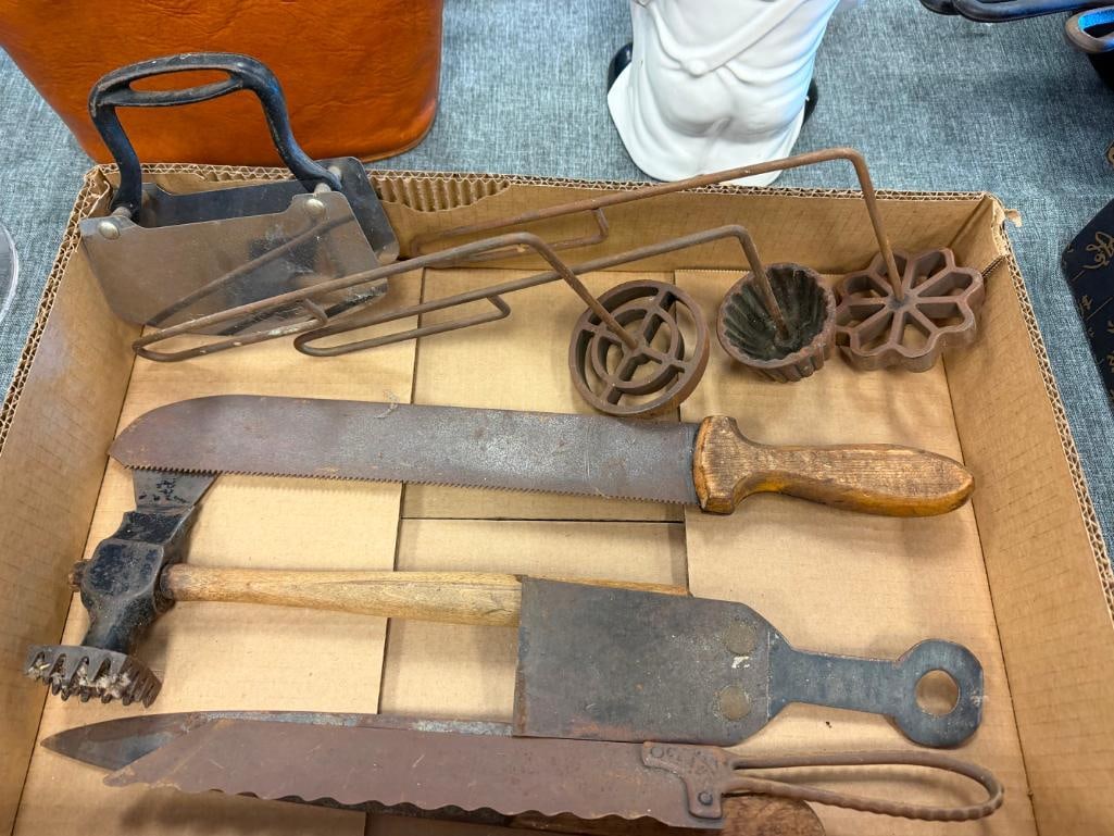ANTIQUE AND VINTAGE KITCHEN / BUTCHER KNIVES AND ROSETTE IRONS / MOLDS - 5