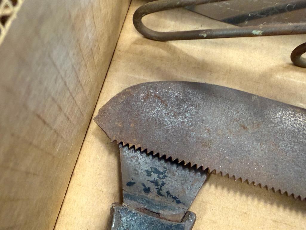 ANTIQUE AND VINTAGE KITCHEN / BUTCHER KNIVES AND ROSETTE IRONS / MOLDS - 7