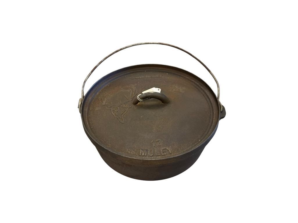 CAMP CHEF MULEY 12 FOOTED CAST IRON DUTCH OVEN WITH LID AND WIRE HANDLE: 12" ROUND, 6" H