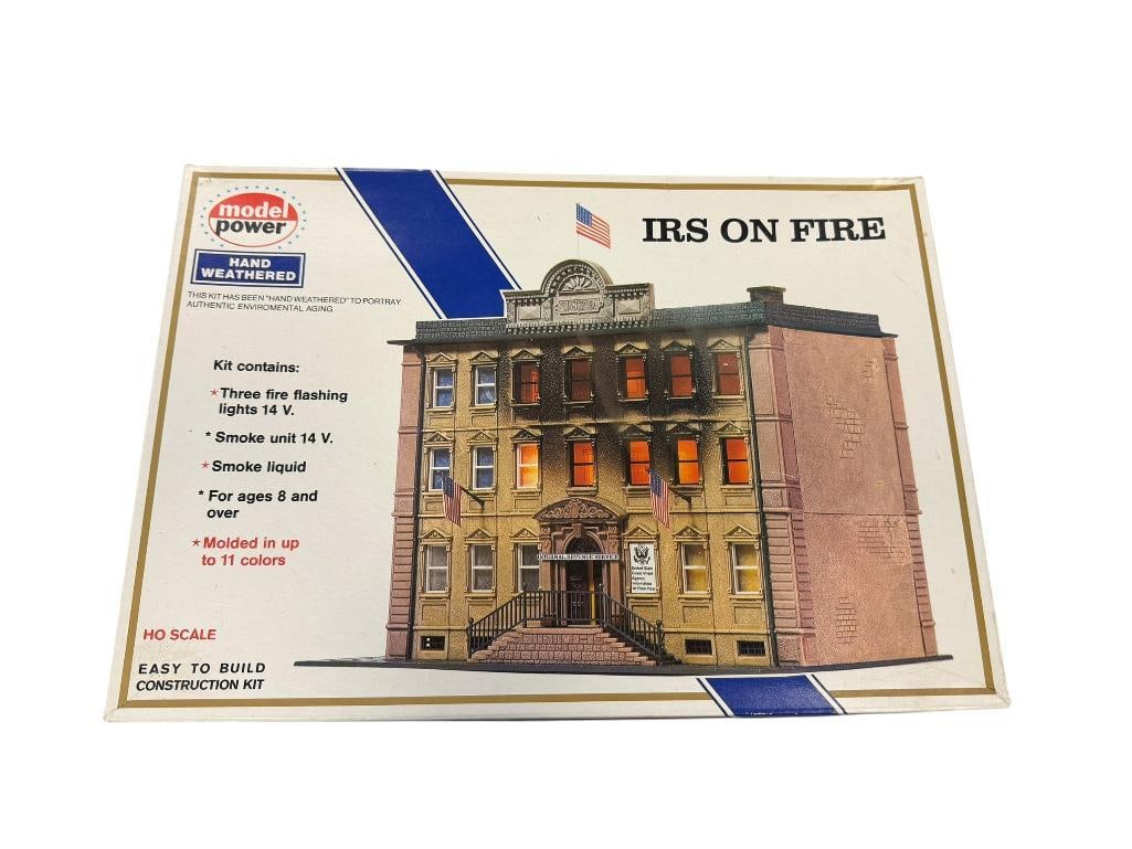 MODEL POWER HO SCALE IRS ON FIRE PLASTIC KIT BUILDING NO. 470: UNASSEMBLED IN ITS ORIGINAL BOX