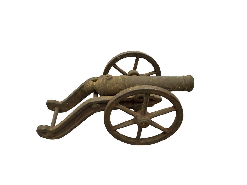ANTIQUE CAST IRON TOY SIGNAL CANNON (1 of 8)