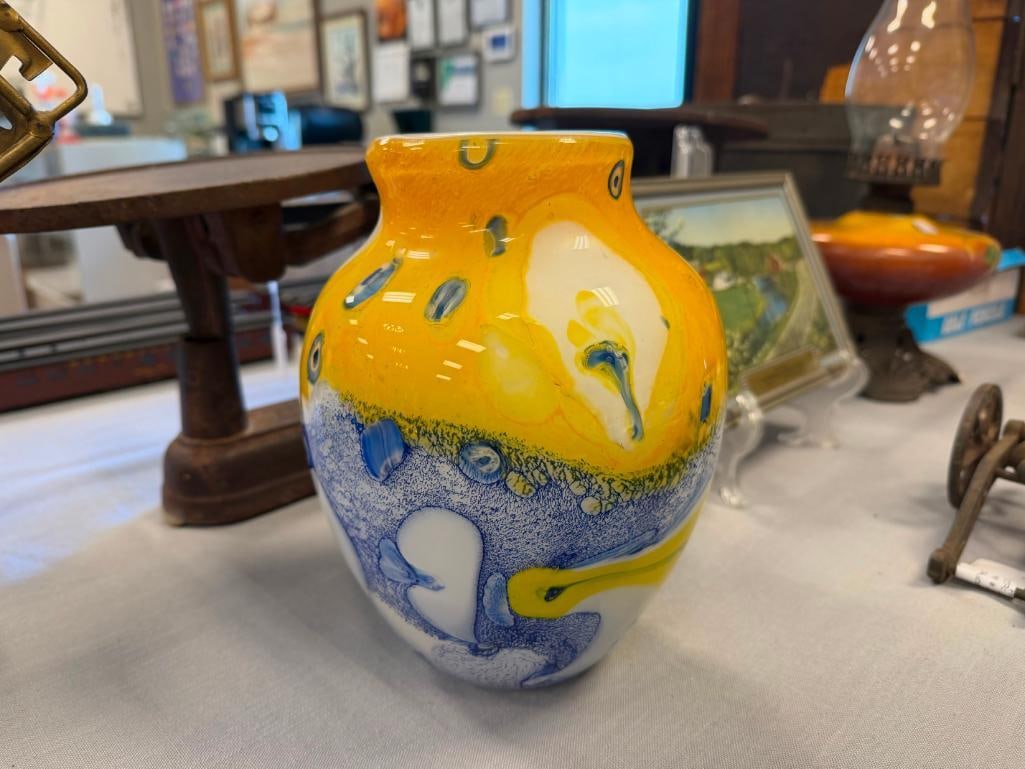 HAND BLOWN ART GLASS CASED BULBOUS VASE WITH BLUE, YELLOW, AND WHITE DESIGN - 4