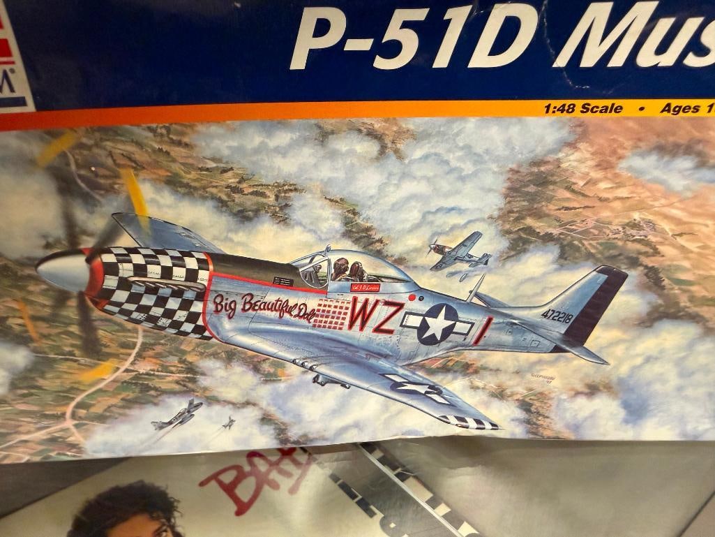 TWO AIRPLANE MODELS INCLUDING REVELL MONOGRAM P-51D MUSTANG AND GLENCOE ALBATROS DIII - 6