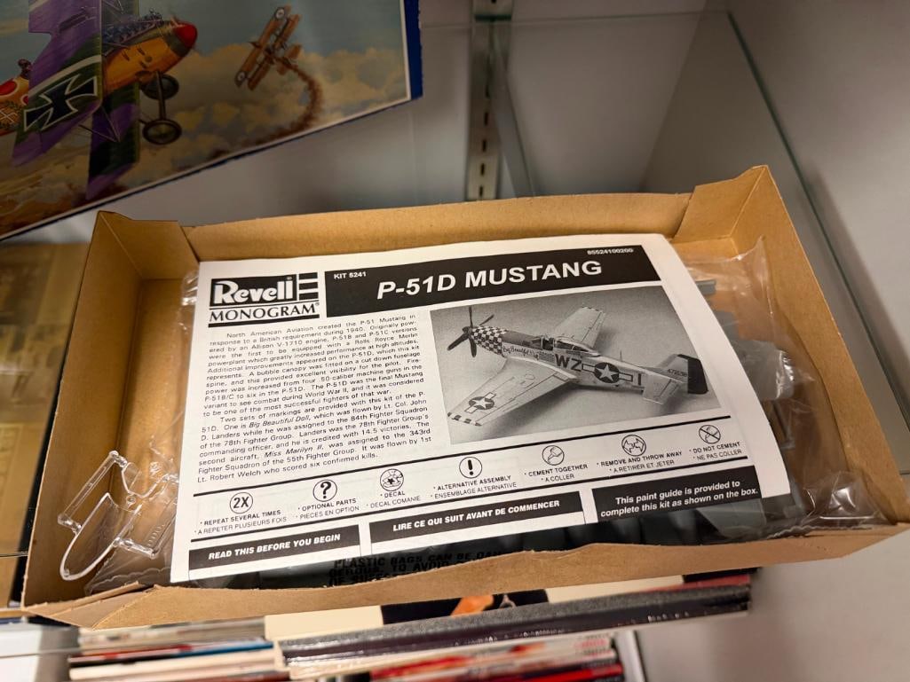 TWO AIRPLANE MODELS INCLUDING REVELL MONOGRAM P-51D MUSTANG AND GLENCOE ALBATROS DIII - 7