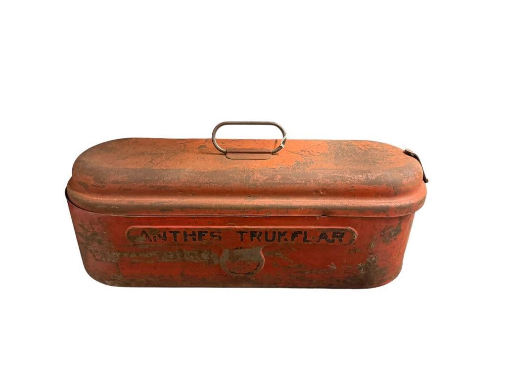 VINTAGE ANTHES TRUCK FLAR KIT: IN RUSTIC METAL CASE WITH THREE SETS OF FLAIRS CASE IS 16" X 6" X 6"