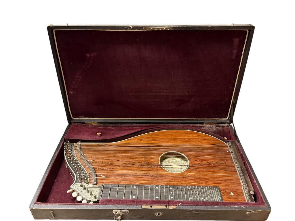 VINTAGE M. AMBERGER HUG & CIE ZURICH ZITHERN GUITARREN-MANDOLINEN MANDOLIN AND CASE (1 of 8)