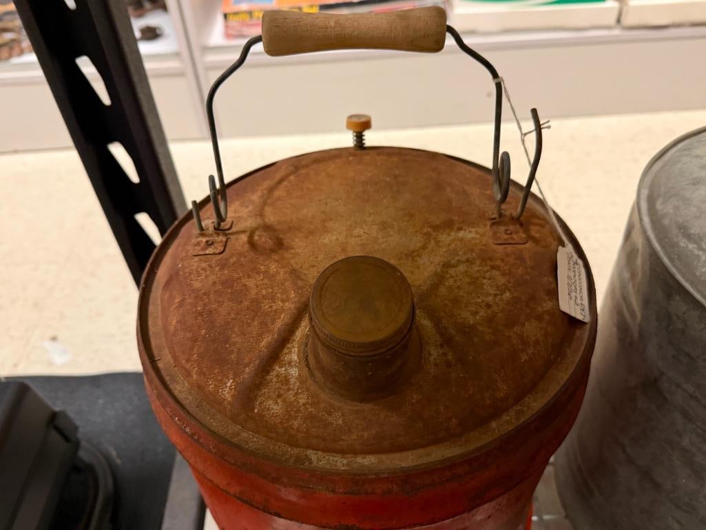 FIVE VINTAGE AUTOMOBILE FILLING CANS INCLUDING FOUR GALVANIZED METAL AND ONE PHIL RITE GASOLINE CAN - 12
