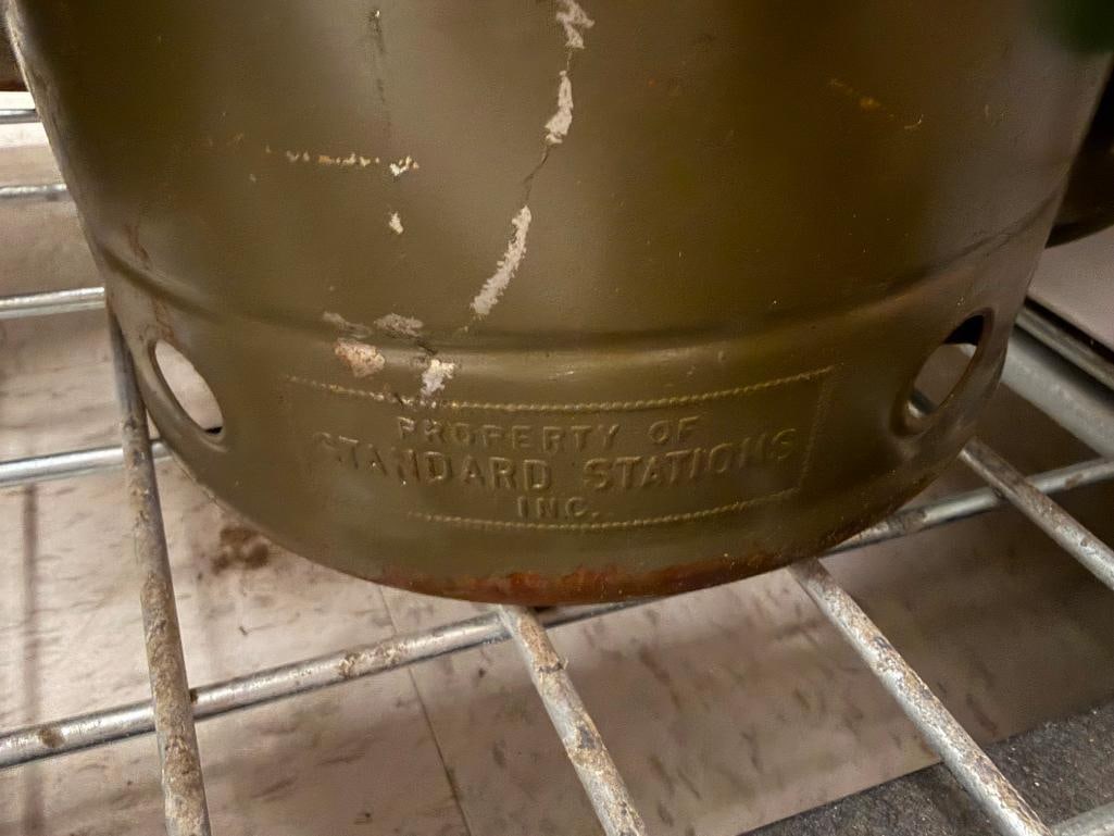 FIVE VINTAGE AUTOMOBILE FILLING CANS INCLUDING FOUR GALVANIZED METAL AND ONE PHIL RITE GASOLINE CAN - 15