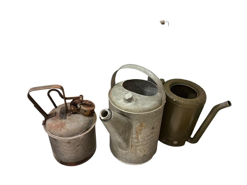 FIVE VINTAGE AUTOMOBILE FILLING CANS INCLUDING FOUR GALVANIZED METAL AND ONE PHIL RITE GASOLINE CAN: FAIR CONDITIONS, INCLUDES EAGLE AND STANDARD STATIONS BRAND LARGEST IS 15" H / 5 GALLONS