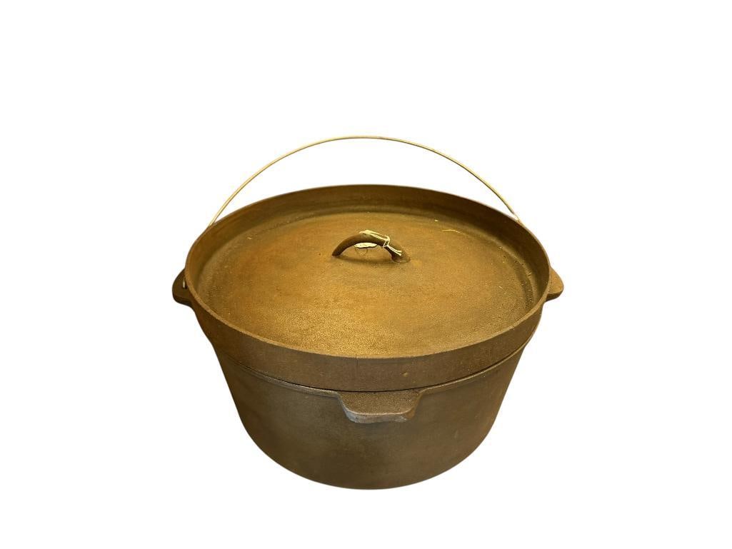 LARGE 3-FOOTED CAST IRON DUTCH OVEN WITH LID AND WIRE HANDLE (1 of 9)