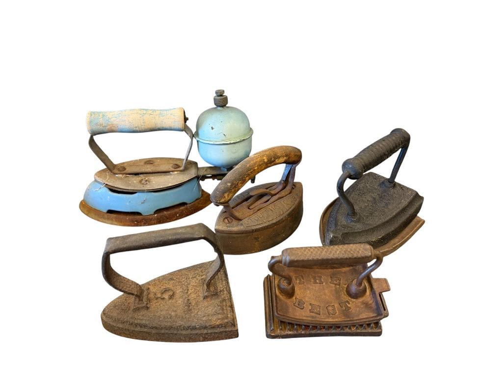 VINTAGE AND ANTIQUE SAD IRONS INCLUDING THE BEST FLUTING IRON WITH BASE (1 of 20)