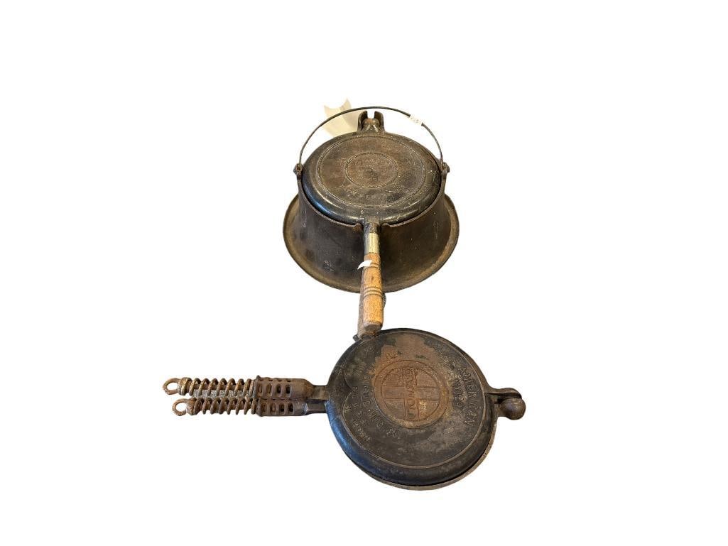 VINTAGE WAGNER WARE 1408 AND GRISWOLD NO. 8 CAST IRON WAFFLE MAKERS WITH BASE (1 of 11)