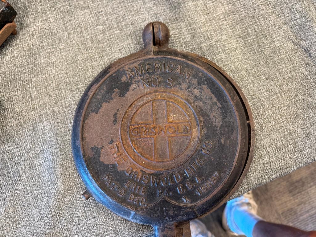 VINTAGE WAGNER WARE 1408 AND GRISWOLD NO. 8 CAST IRON WAFFLE MAKERS WITH BASE - 4