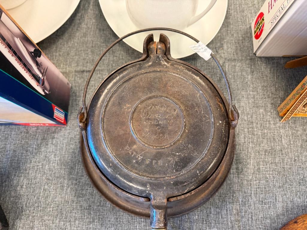 VINTAGE WAGNER WARE 1408 AND GRISWOLD NO. 8 CAST IRON WAFFLE MAKERS WITH BASE - 7