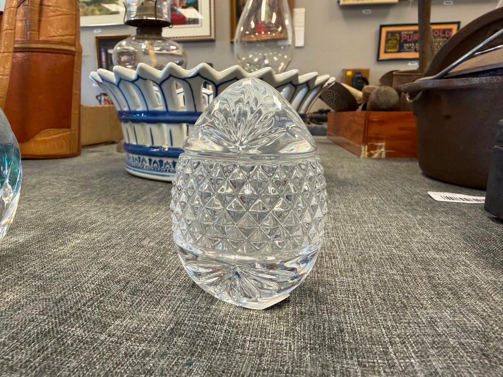 LENOX AND FRENCH MADE CRYSTAL EGG PAPERWEIGHTS PLUS GOLD FLAKE FILLED SKULL PAPERWEIGHT - 10