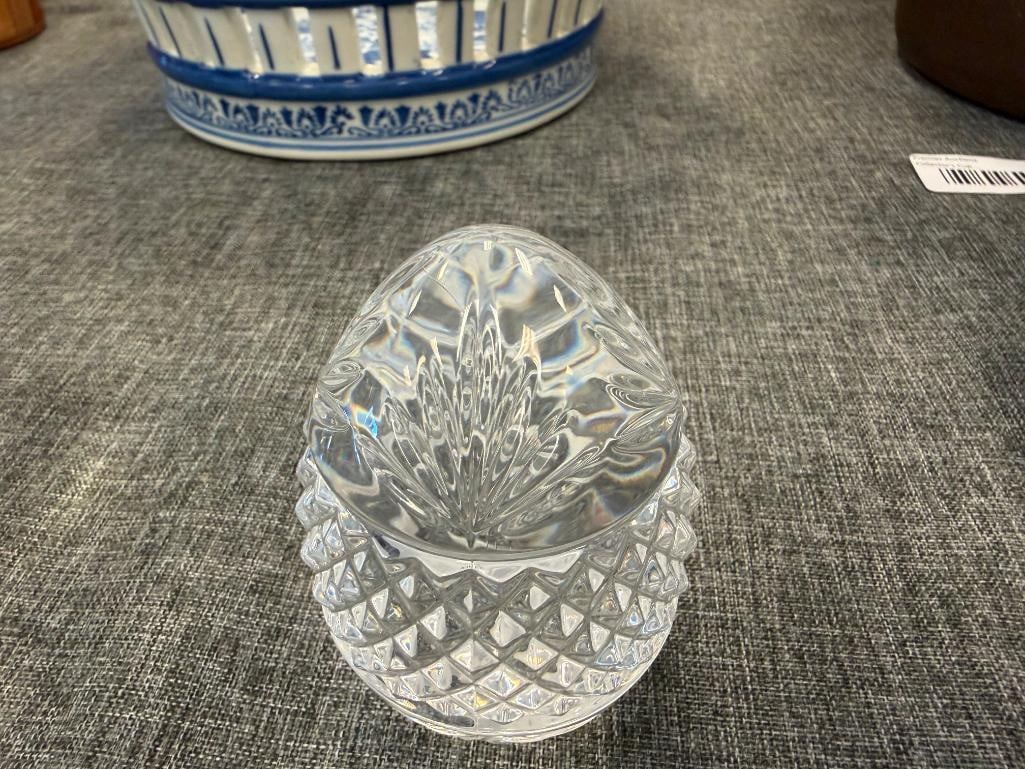 LENOX AND FRENCH MADE CRYSTAL EGG PAPERWEIGHTS PLUS GOLD FLAKE FILLED SKULL PAPERWEIGHT - 11