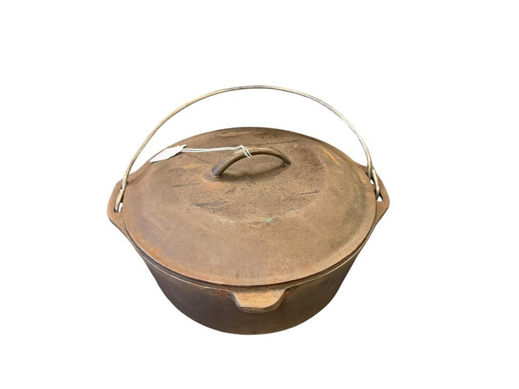 LODGE CAST IRON DUTCH OVEN WITH DRIP LID: FEATURES TAB HANDLES AND WIRE HANDLE 10" 
