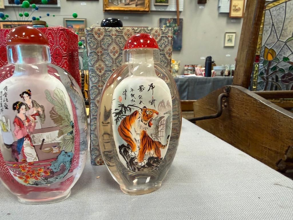 20TH CENTURY CHINESE REVERSE PAINTED GLASS SNUFF BOTTLES WITH GLASS AND STONE TOPS - 6