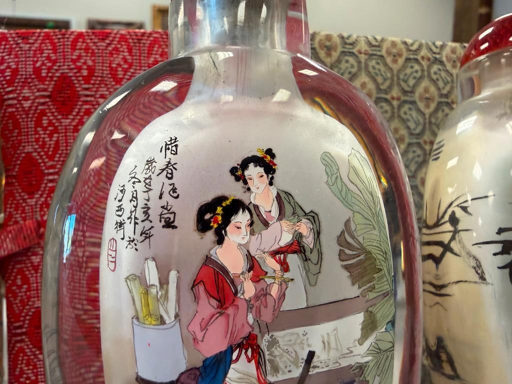 20TH CENTURY CHINESE REVERSE PAINTED GLASS SNUFF BOTTLES WITH GLASS AND STONE TOPS - 7
