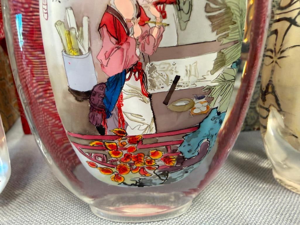 20TH CENTURY CHINESE REVERSE PAINTED GLASS SNUFF BOTTLES WITH GLASS AND STONE TOPS - 8