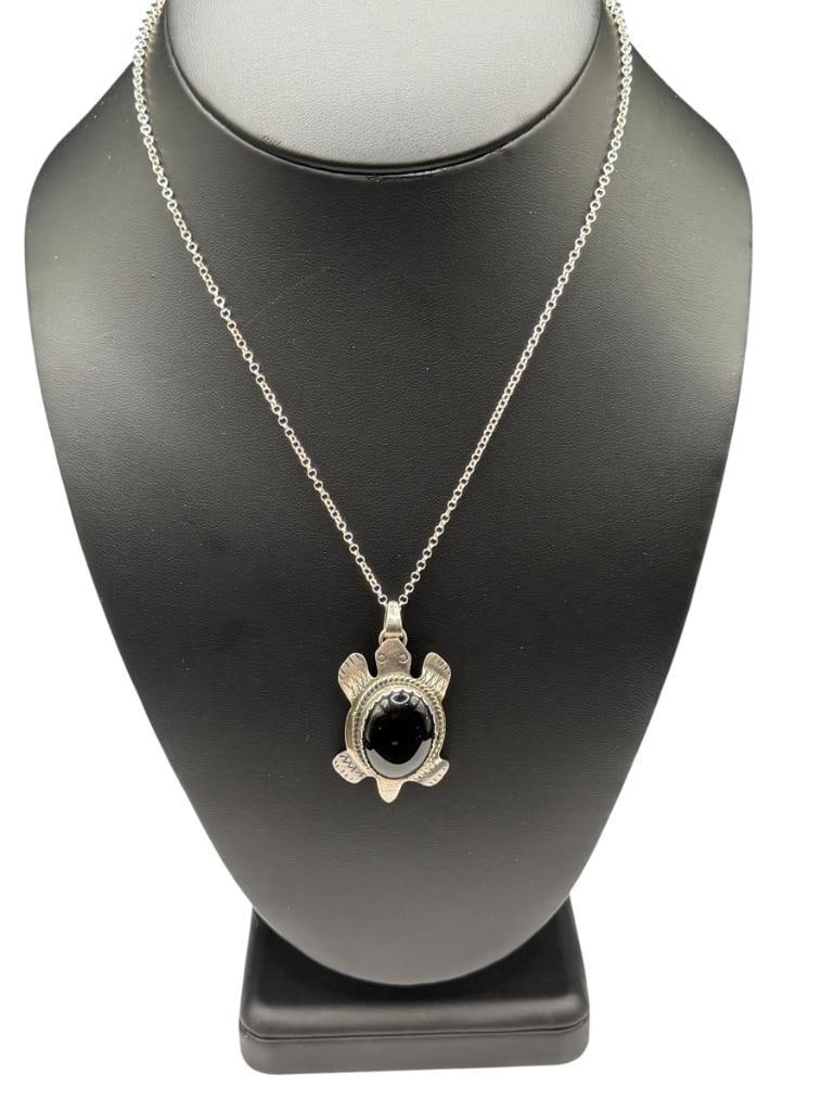 NAVAJO GERTIE GANADONEGRO ARTIST SIGNED STERLING SILVER ONYX TURTLE PENDANT NECKLACE: ON STERLING SILVER CHAIN NECKLACE, SIGNED BY ARTIST "GG" 16" NECKLACE, 1 3/4" PENDANT, 10.40 GRAMS TOTAL