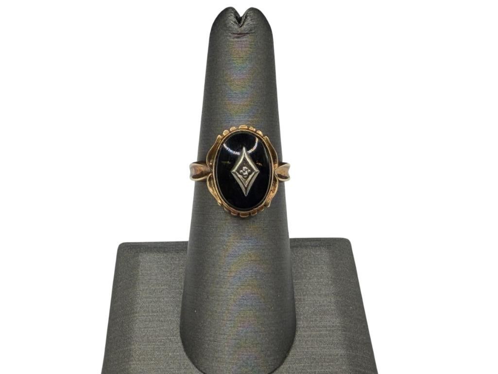 ANTIQUE 10K YELLOW GOLD BLACK ONYX AND DIAMOND RING: SIZE 6 1/4, 11/16" FRONT, 1MM DIAMOND, 3.73 GRAMS