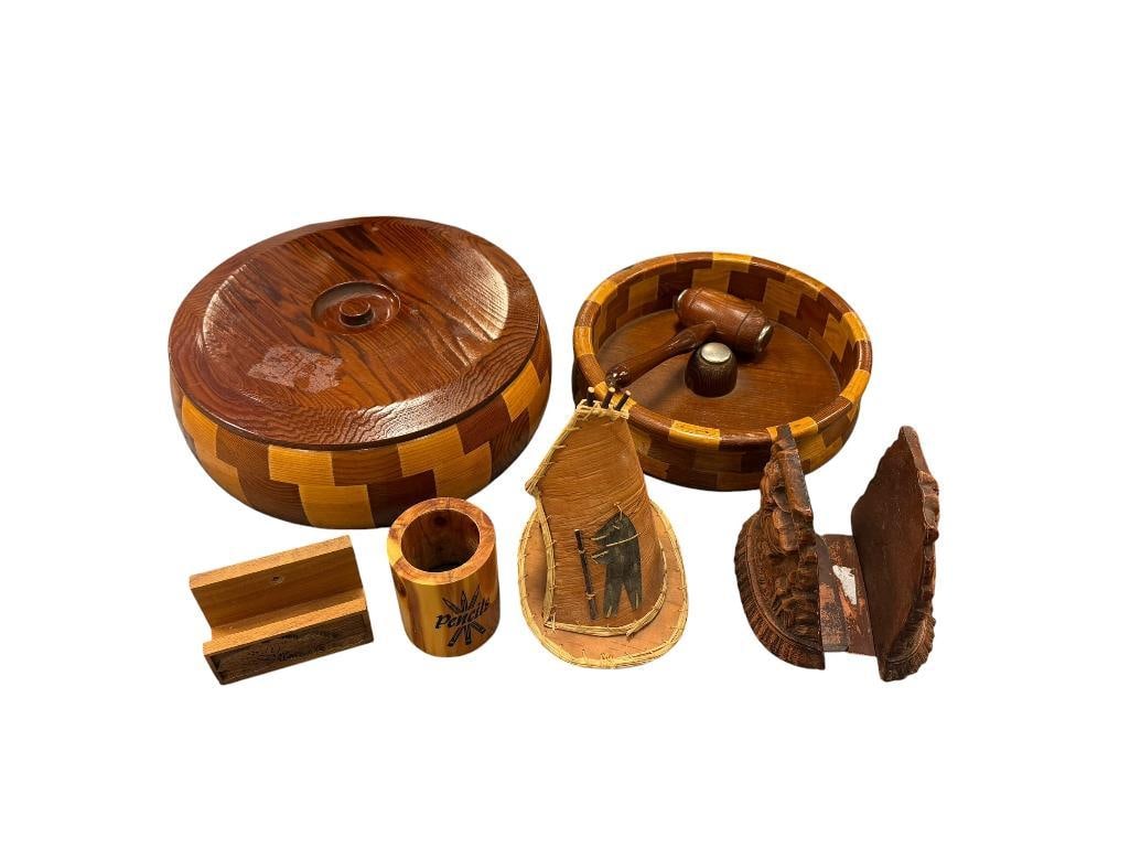 VINTAGE AMERICAN ARTISAN MADE WOOD PRODUCTS: LASERCRAFT LASER ENGRAVED LETTER HOLDER, STANDARD SPECIALTY CO. HAND TURNED LARGE BOWLS, ONE WITH LID, WOODEN GAVEL, BIRCH TEEPEE, AND CRUSHED ACORN RELIEF BOOKENDS 3" UP TO 10" 