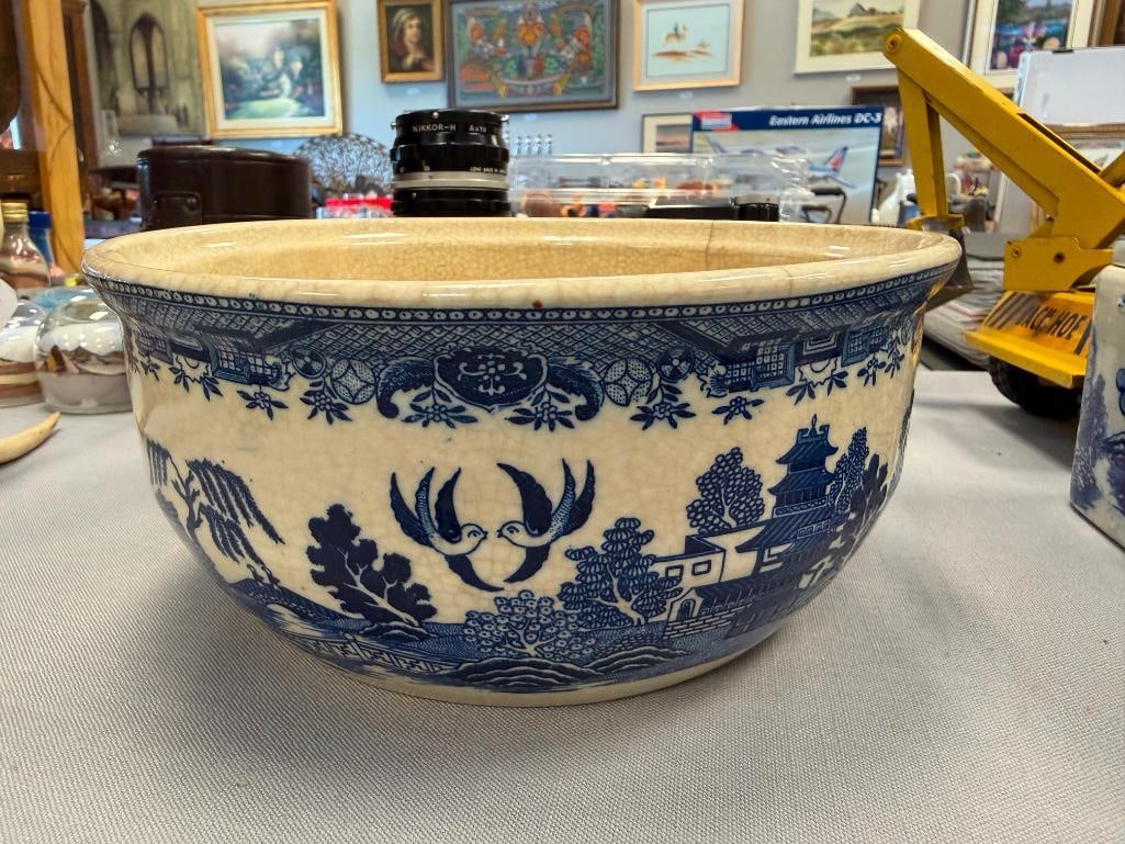 VINTAGE JAPAN BLUE WILLOW CHINA INCLUDES TWO PIECES BY MORIYAMA CIRCA 1920'S - 1940'S - 15