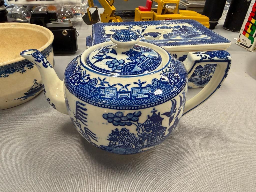 VINTAGE JAPAN BLUE WILLOW CHINA INCLUDES TWO PIECES BY MORIYAMA CIRCA 1920'S - 1940'S - 7