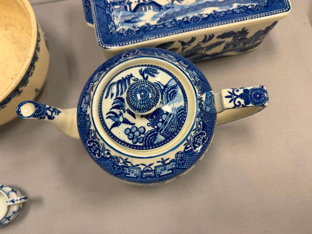 VINTAGE JAPAN BLUE WILLOW CHINA INCLUDES TWO PIECES BY MORIYAMA CIRCA 1920'S - 1940'S - 8