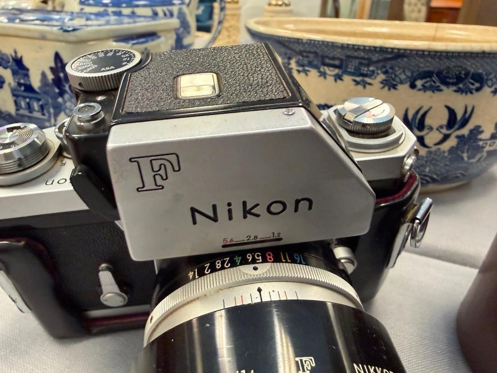 NIKON F 35MM SLR PROFESSIONAL FILM CAMERA INTRODUCED IN 1959 PLUS NIKKOR-H 28MM LENS NO. 631967 - 3