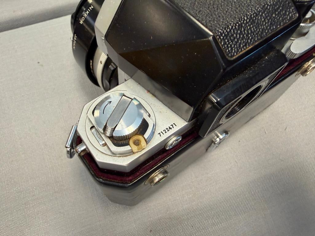 NIKON F 35MM SLR PROFESSIONAL FILM CAMERA INTRODUCED IN 1959 PLUS NIKKOR-H 28MM LENS NO. 631967 - 7