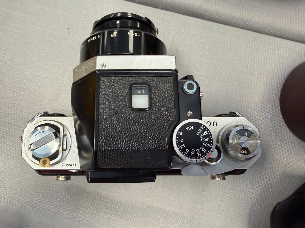 NIKON F 35MM SLR PROFESSIONAL FILM CAMERA INTRODUCED IN 1959 PLUS NIKKOR-H 28MM LENS NO. 631967 - 8