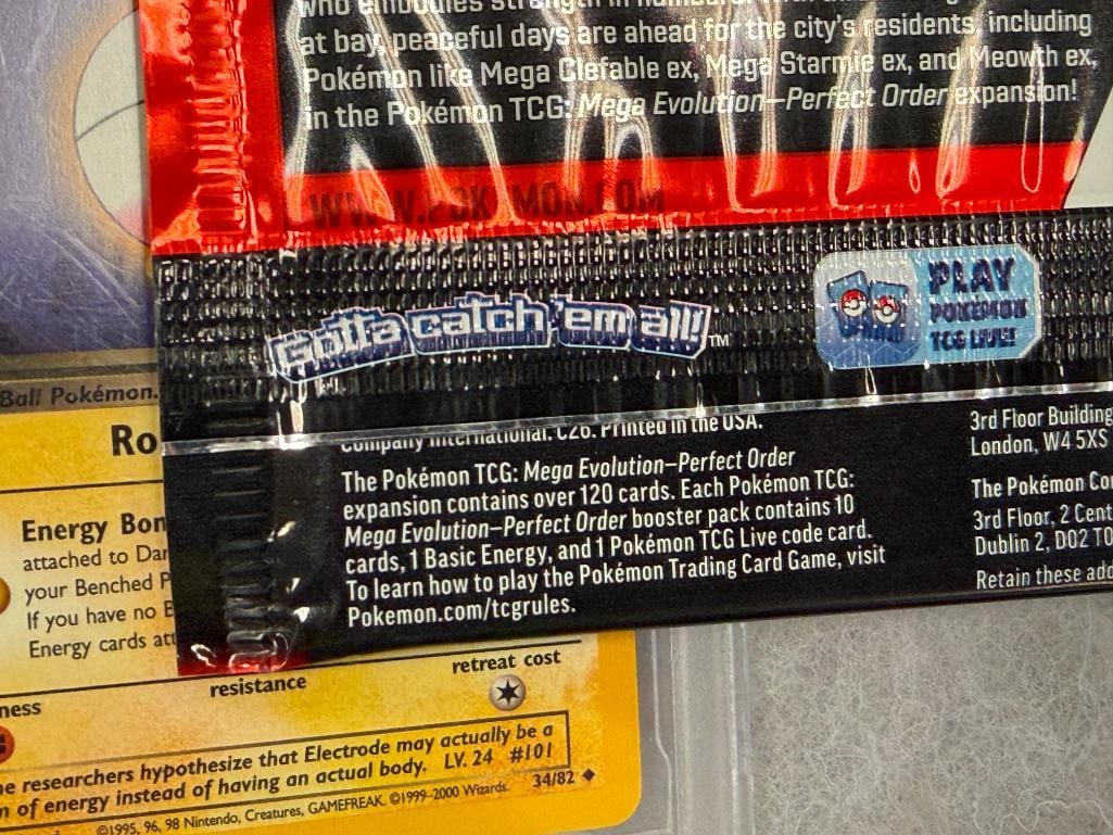POKEMON DIAMOND SERVICE GRADING 2000 DARK KADABRA AND DARK ELECTRODE 8.5 NM / MINT PLUS SEALED PACK - 9