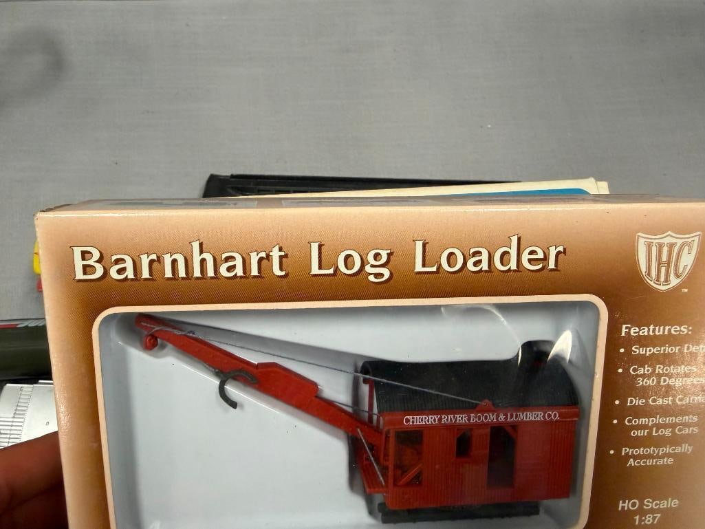 HO SCALE ASSORTED TRAIN CARS AND LOCOMOTIVES FROM LIONEL, IHC, TYCO, ETC, FEW IN ORIGINAL BOXES - 13