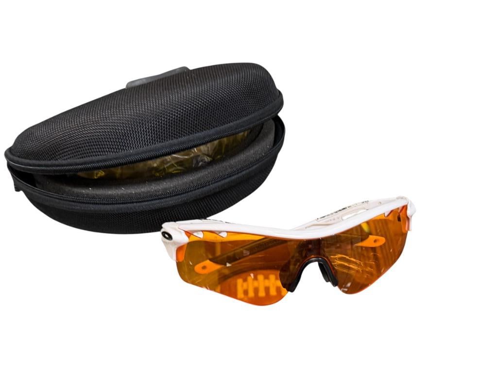 MENS OAKLEY RARADRLOCK PATH SPORT SUNGLASSES: INCLUDES STORAGE POUCH WITH THREE ADDITIONAL LENSES AND EXTRA NOSE BRIDGE RUBBER PAD, PRE-OWNED IN GOOD CONDITION, ADDITIONAL LENSES DO NOT APPEAR TO HAVE BEEN USED