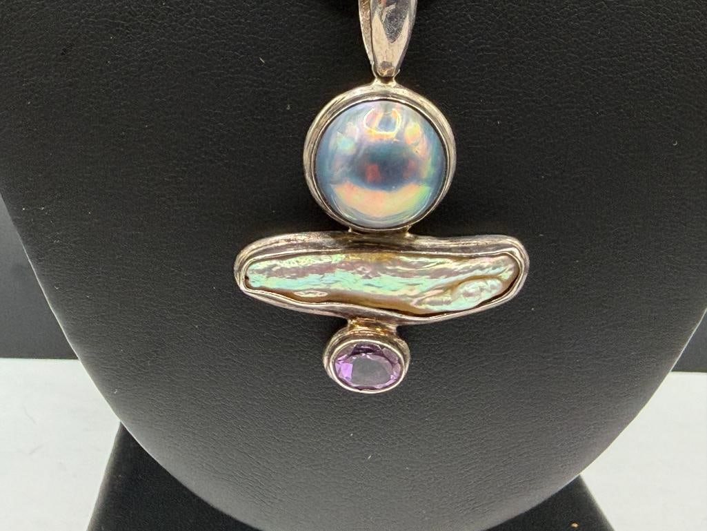 STERLING SILVER DESIGNER SIGNED BAROQUE PEARL, ROUND PEARL, AND AMETHYST PENDANT NECKLACE - 2