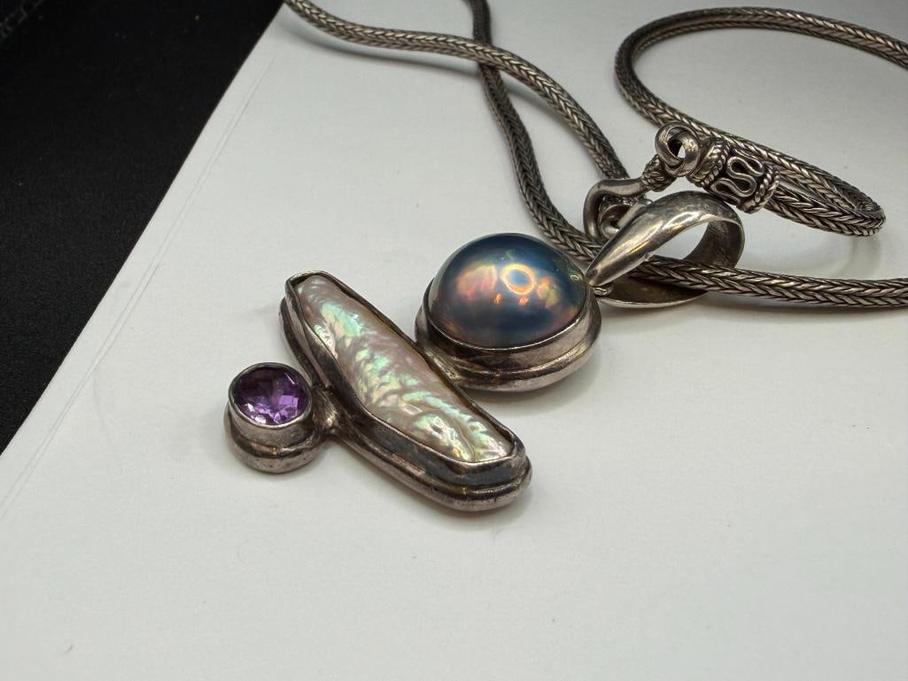 STERLING SILVER DESIGNER SIGNED BAROQUE PEARL, ROUND PEARL, AND AMETHYST PENDANT NECKLACE - 3