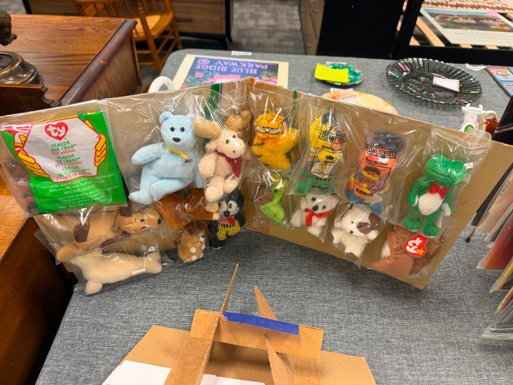 CHILDREN'S PROMOTIONAL KIDS MEAL TOYS INCLUDING PEZ CANDY DISPENSERS, TY BEANIE BABY'S, ETC. - 5