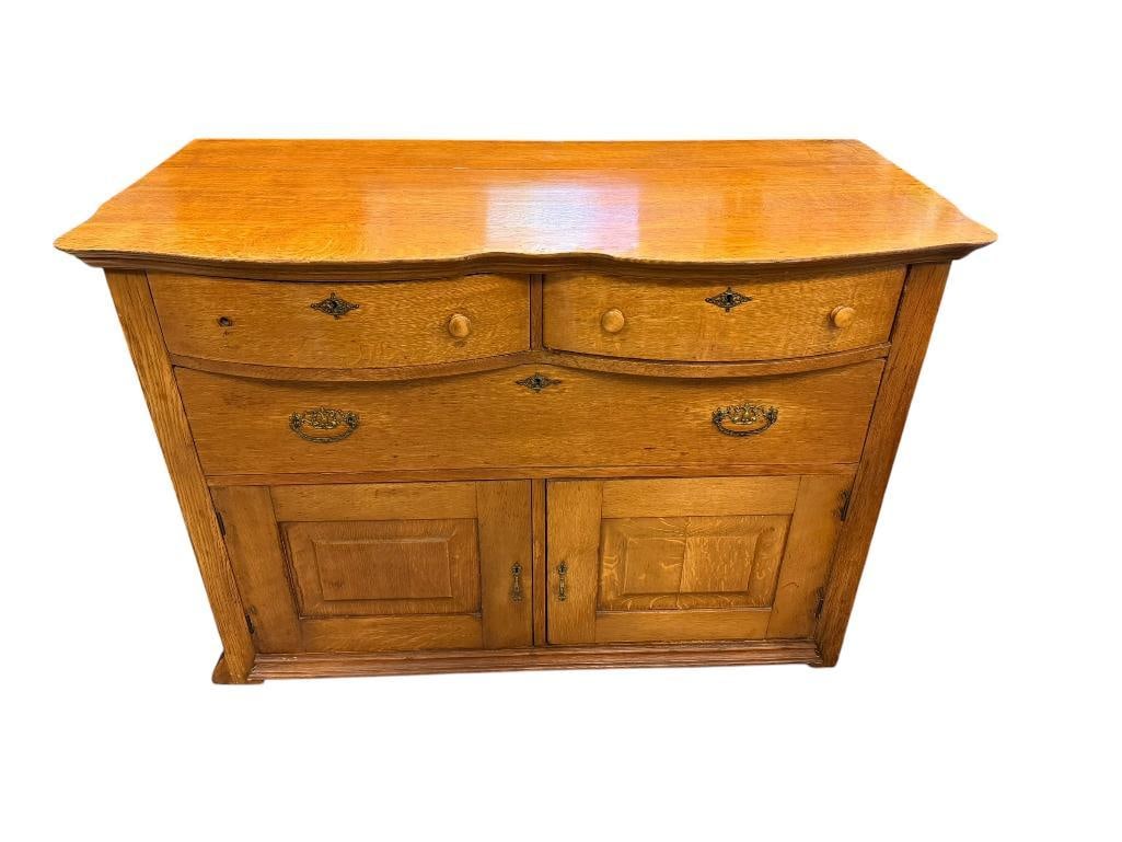 ANTIQUE QUARTER SAWN OAK SIDEBOARD (1 of 13)