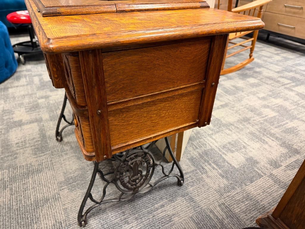 ANTIQUE SINGER TREADLE SEWING MACHINE SERIAL NO. H304508 - 18