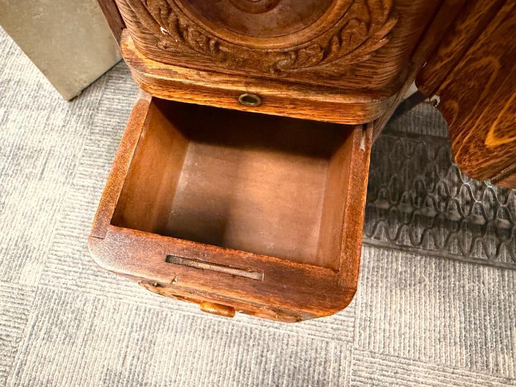 ANTIQUE SINGER TREADLE SEWING MACHINE SERIAL NO. H304508 - 9