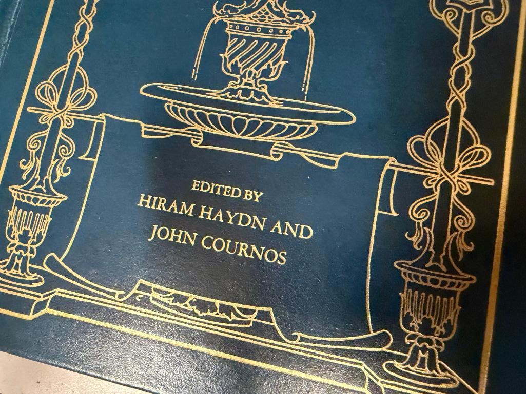 THREE COLLECTIBLE HARDCOVER BOOKS PUBLISHED BY AVENAL BOOKS INCLUDING WILLIAM SHAKESPEARE - 13