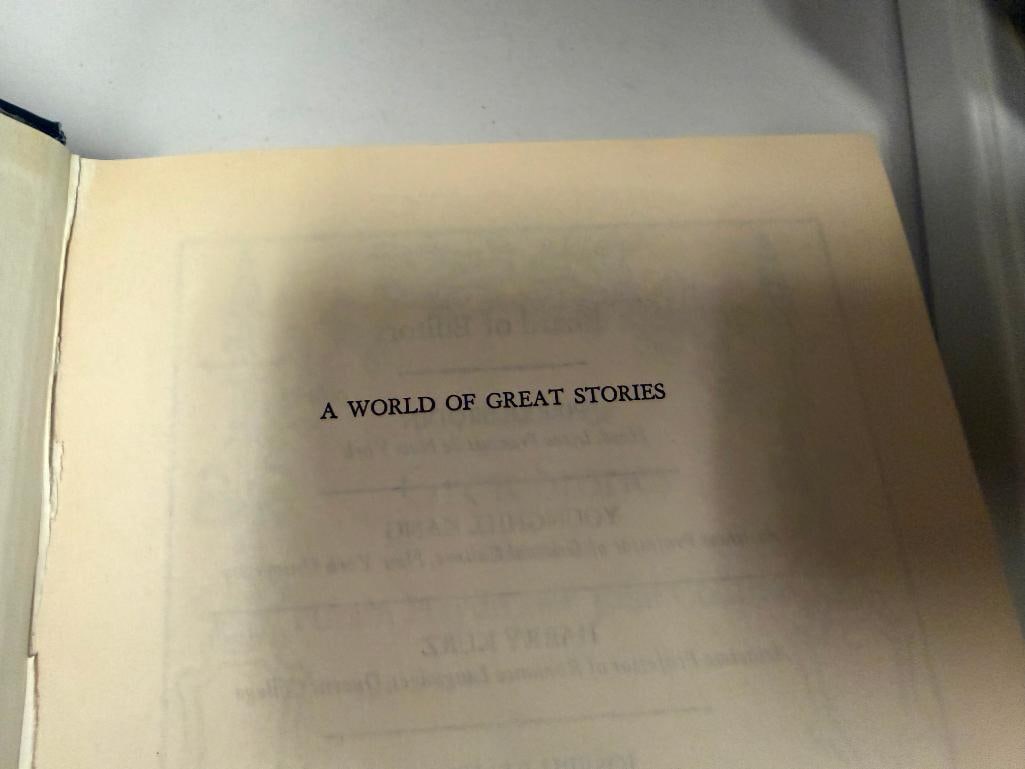 THREE COLLECTIBLE HARDCOVER BOOKS PUBLISHED BY AVENAL BOOKS INCLUDING WILLIAM SHAKESPEARE - 15