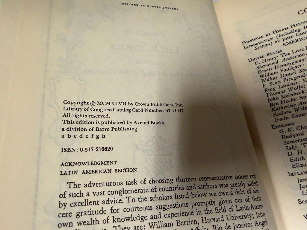 THREE COLLECTIBLE HARDCOVER BOOKS PUBLISHED BY AVENAL BOOKS INCLUDING WILLIAM SHAKESPEARE - 17